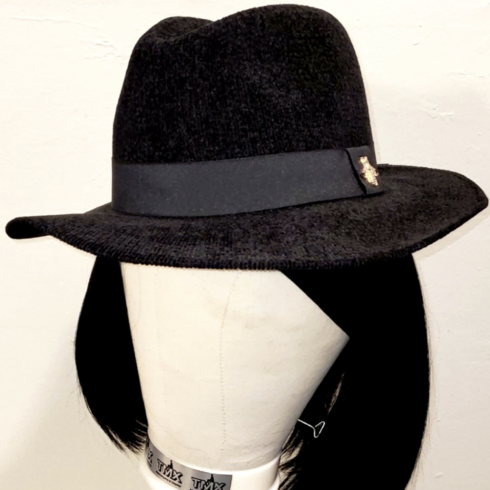 Wide-Brim Corduroy hat